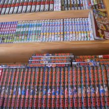 これが、例の漫画の棚　漫画好きには嬉しい心遣いだがっ…