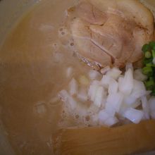 鶏の味が凝縮されてる、ポタージュのようなスープ　ぽってり