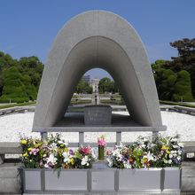 原爆死没者慰霊碑