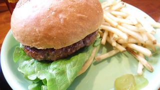 お肉やパンにこだわったハンバーガー