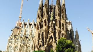 池に映るサグラダファミリア