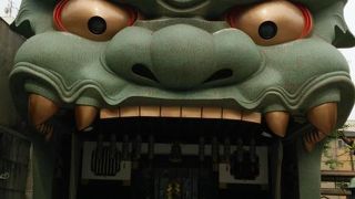 こんなにインパクトのある神社見たことない