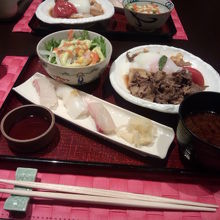 お寿司とトマトに注目