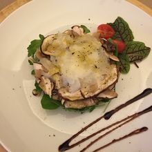 フレッシュポルチーニのサラダ