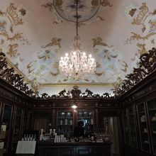 お買い物よりも内装を見るのに時間が必要