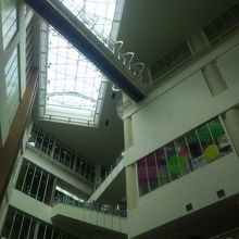 吹き抜けになっている