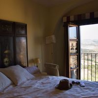 窓を開け放つと、目の前に広がる雄大な景色に吸い込まれそう〜