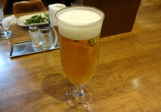 一部時間帯はビールが半額、気軽に立ち寄れるのが魅力