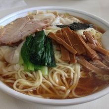 ワンタンメン大盛りです！