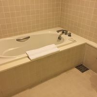 広めのバスタブ