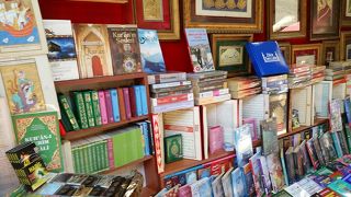 専門書やＣＤを置いてありました。