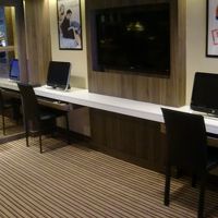 フリーのパソコン２台。プリントアウトもできます。