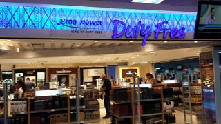 化粧品、お酒などを販売