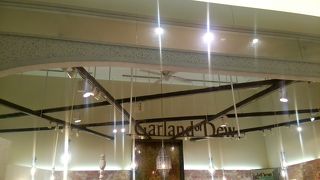 女性らしいデザインのアクセサリーショップ