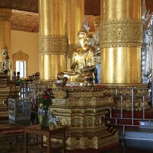 仏像も沢山ある