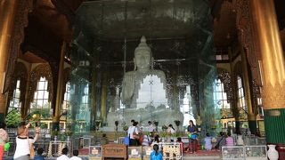 でっかく白い大仏