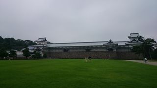 二の丸と三の丸の間の高い壁