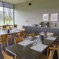 ワイナリーのテイスティングルーム