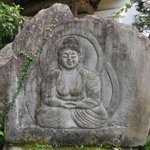 歴史的文化的価値は無いけれど、いいお顔をした石仏。