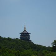 今の雷峰塔は2000年に再建されました。