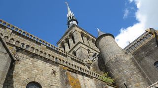 見どころがいっぱいですが、個人的には列柱廊が好きです。