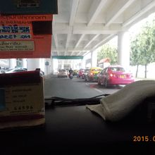 この空港タクシーだけはメーター通り。