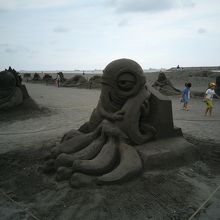 海岸のサンドアート。台湾でもミニオンは大人気！