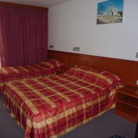 部屋は簡素な造りです