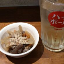 梅酒ソーダとキンピラゴボー