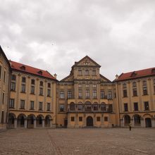 見て回るところは多いです。