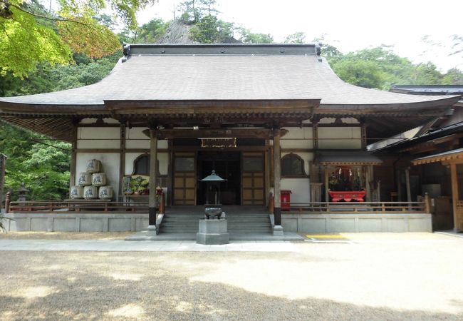 奥之院への石段きついです。