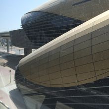 駅はこのようなデザインとなっています