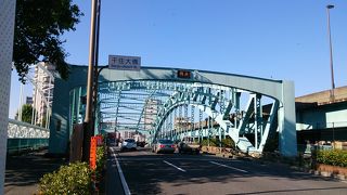 存在感抜群の鉄骨の橋梁