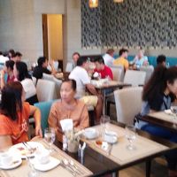 朝食レストランは激混みです