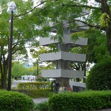 木々に隠れてしまっています！