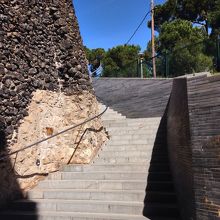 教会の上にはテラスができた…