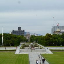 資料館から原爆ドームへ一直線、これが基本景観基軸！