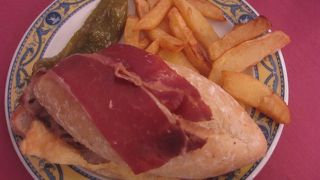 セビリアのサンドイッチを食べに