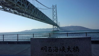 明石海峡大橋の下、海の上