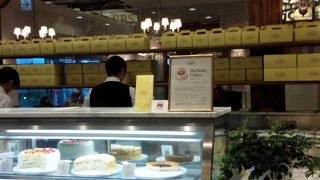 休日はすごく混んでいます。