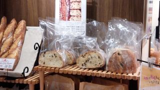 初めて見たパン屋さん。