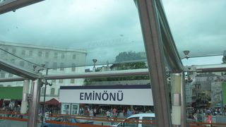 旧市街で最も新市街寄りにあるトラムヴァイの駅です