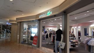 ワニのマークのポロシャツ