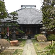 徳川家光が鷹狩の休息所として10年以上にわたって訪れた。