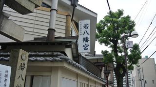 寺町の中にある神社