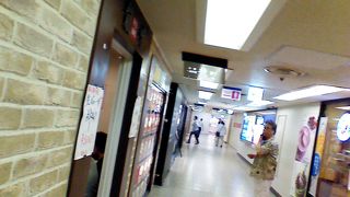 横浜駅西口と直結しているかなり大きな地下街です