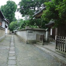 右が順心寺