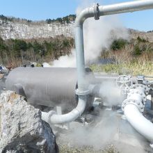 宿泊施設に温泉を供給する設備かな？