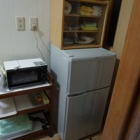 簡単な自炊は可能な食器と調理器具と冷蔵庫