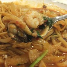 少し辛い海鮮そば